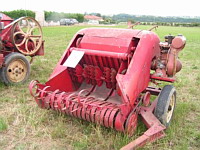 Botteleuse ramasseuse, presse botteleuse basse densite (30eme fete des moissons de Saint-Jean-de-Touslas) (1)